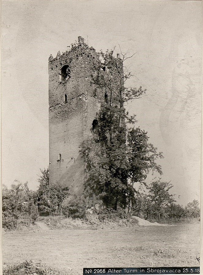 historische-foto-toren-sbrojavacca-italie Een historische zwart-witfoto uit 1918 van de oude stenen verdedigingstoren 'Torre di Sbrojavacca' in Italië.